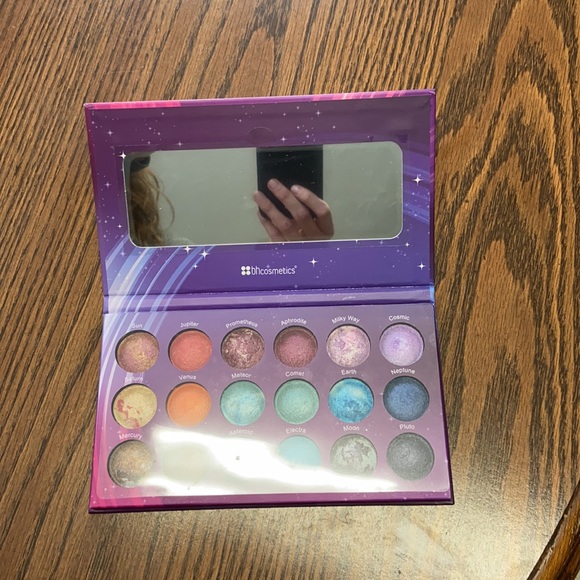 BHcosmetics Galaxy Chic eyeshadow palette. EXPIRED - Picture 2 of 3